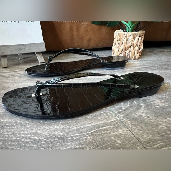 Lauren Ralph Lauren Black Croc-Embossed Flip Flops with Metal Logo Plates Size 8 - Picture 2 of 9